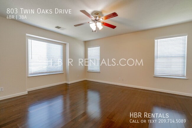 Building Photo - 803 Twin Oaks Dr