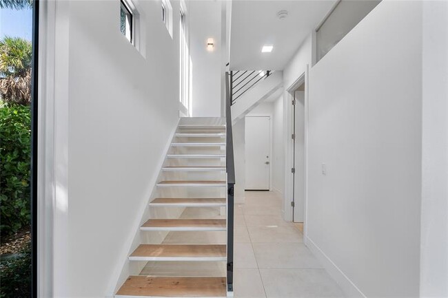 Building Photo - 3270 NE 15th St