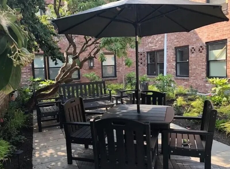 Building Photo - 421 Summit Ave E