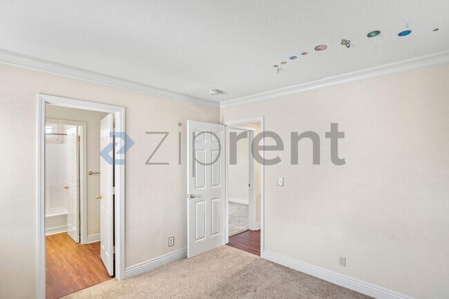 Building Photo - 1366 Jayhawk Ln