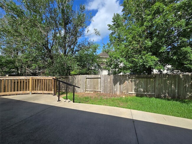 Building Photo - 12525 Canyon Hill Drive