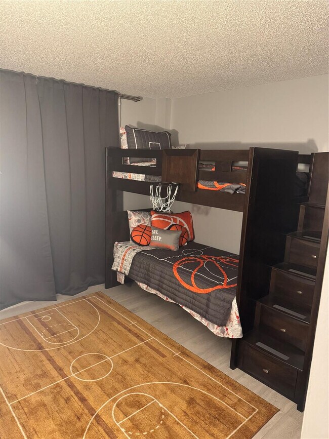 Building Photo - 4174 Inverrary Dr