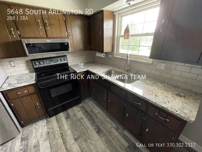 Building Photo - Two bedroom townhouse with bonus room for ...