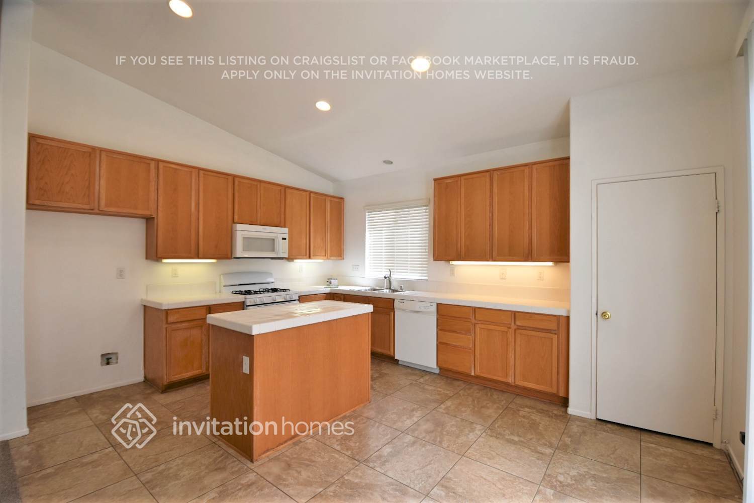Building Photo - 42213 Marbella St