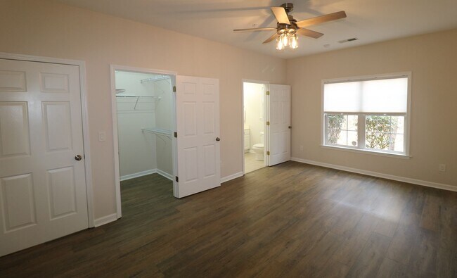 Building Photo - 6901 Hanesbrook Cir