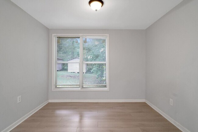 Building Photo - Spacious 4BR House in Lawrenceville