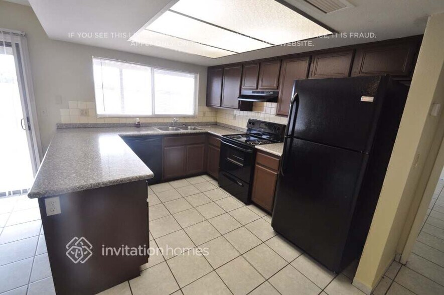 Building Photo - 9503 W Las Palmaritas Dr