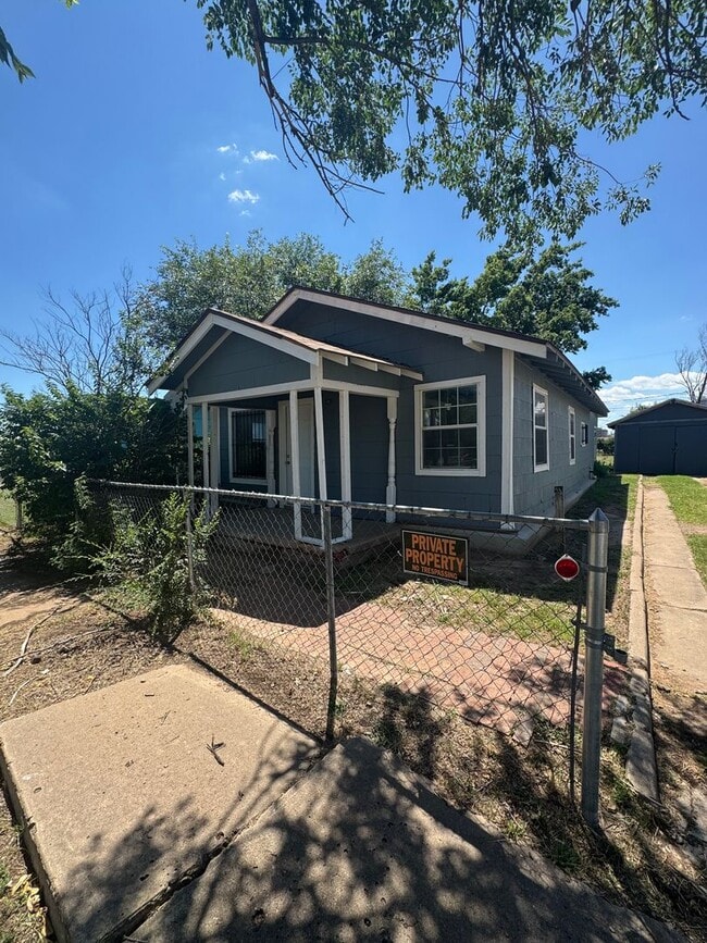 Primary Photo - 3bedroom 1bathroom electric and water PAID...