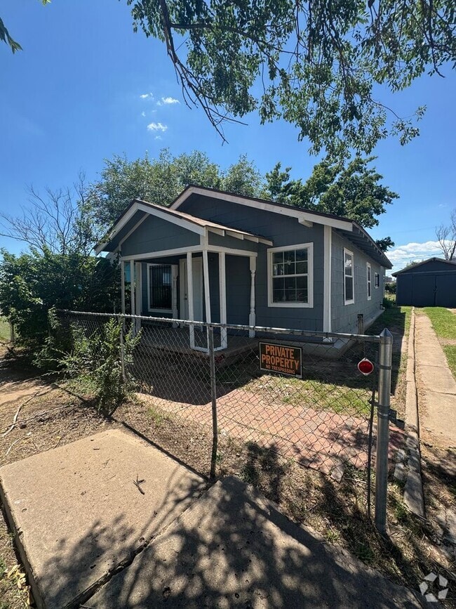 Building Photo - 3bedroom 1bathroom electric and water PAID...