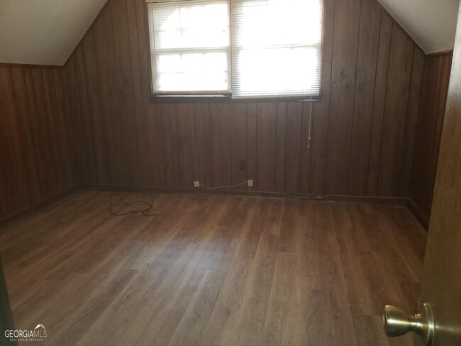 Building Photo - 418 Country Club Rd