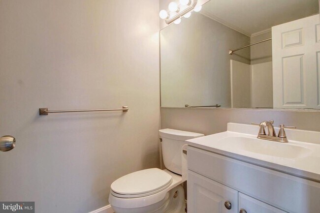 Building Photo - 2121 Wainwright Ct