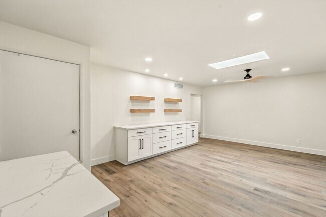 Building Photo - Beautiful 3 bed, 2 bath w/ bonus Room, loc...