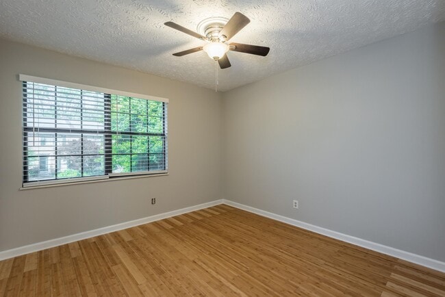 Building Photo - 114 Ladbrook Ln