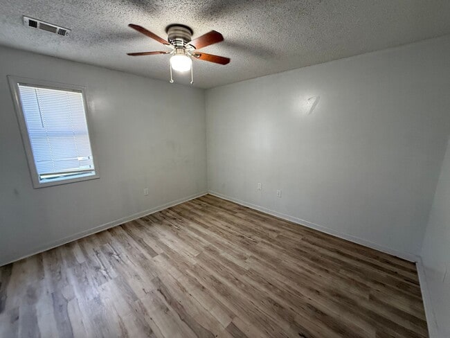 Building Photo - 1618 W Matthews Ave