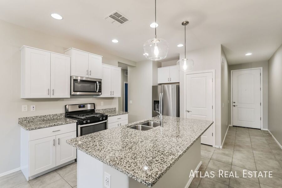 Building Photo - 10695 W Dickerson Dr