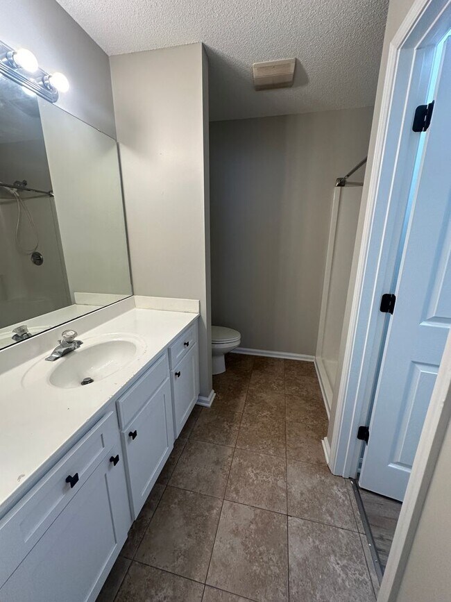 Building Photo - S204