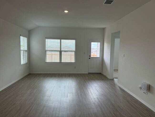 Building Photo - 125 Sormonne Lp