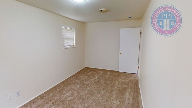 Building Photo - Charming Home in NE Parkrose , David Dougl...