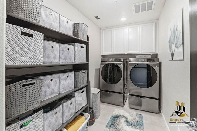 Building Photo - 8256 Schellhous Dr