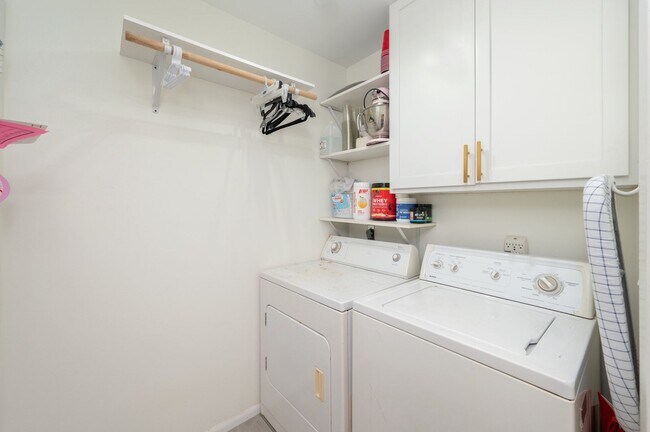 Building Photo - Location & LUXURY in Bluewater Bay!!