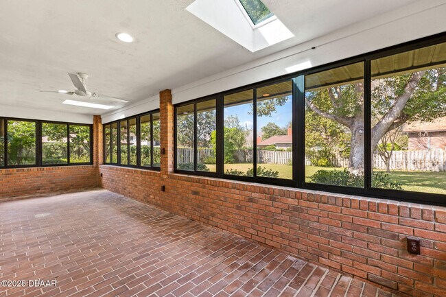 Building Photo - 16 Forest View Way