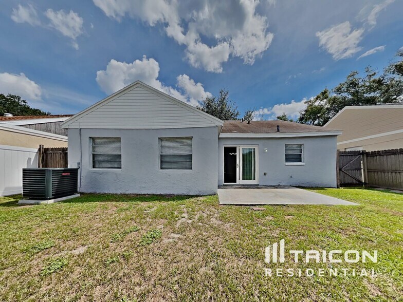 Building Photo - 4051 Forecast Dr