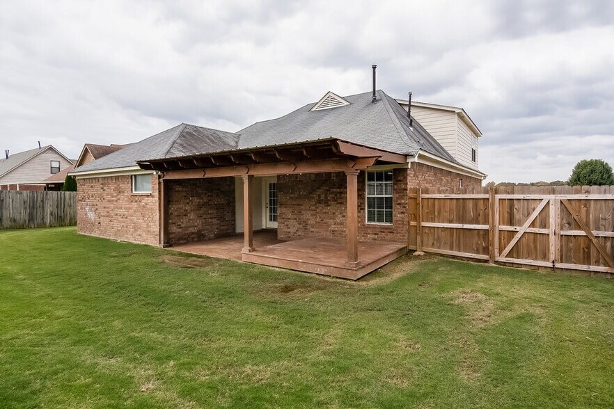 Building Photo - 115 Mossy Springs Dr