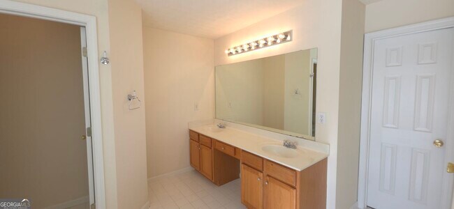 Building Photo - 838 Pond View Ct