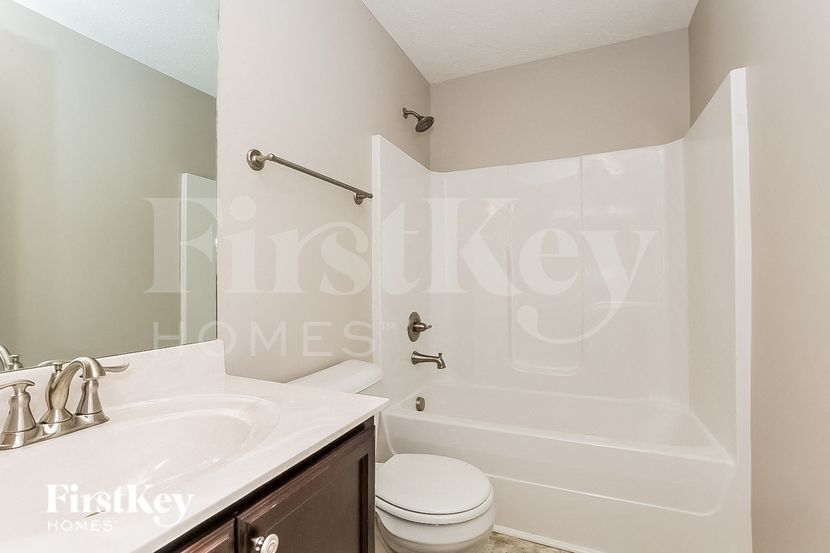 Building Photo - 307 Amit St