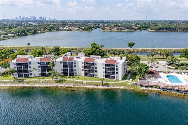 Building Photo - 113 Lake Emerald Dr