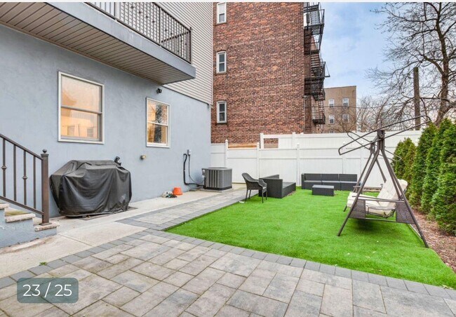 Building Photo - 65 Corbin Ave