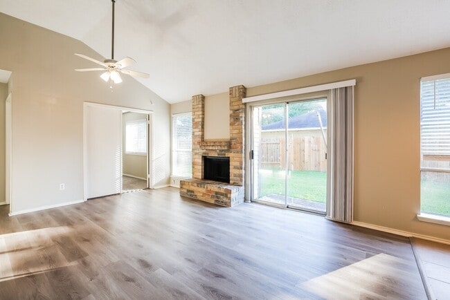 Building Photo - 8215 Eastern Bluebird Dr