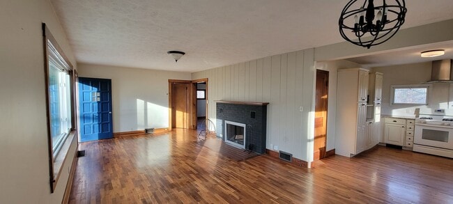 Building Photo - Charming home close to downtown Traverse City
