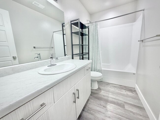 Building Photo - Beautiful 3-Story Townhome | 4 Bedrooms | 3 Baths | 2-Car Garage | Hyrum, Utah