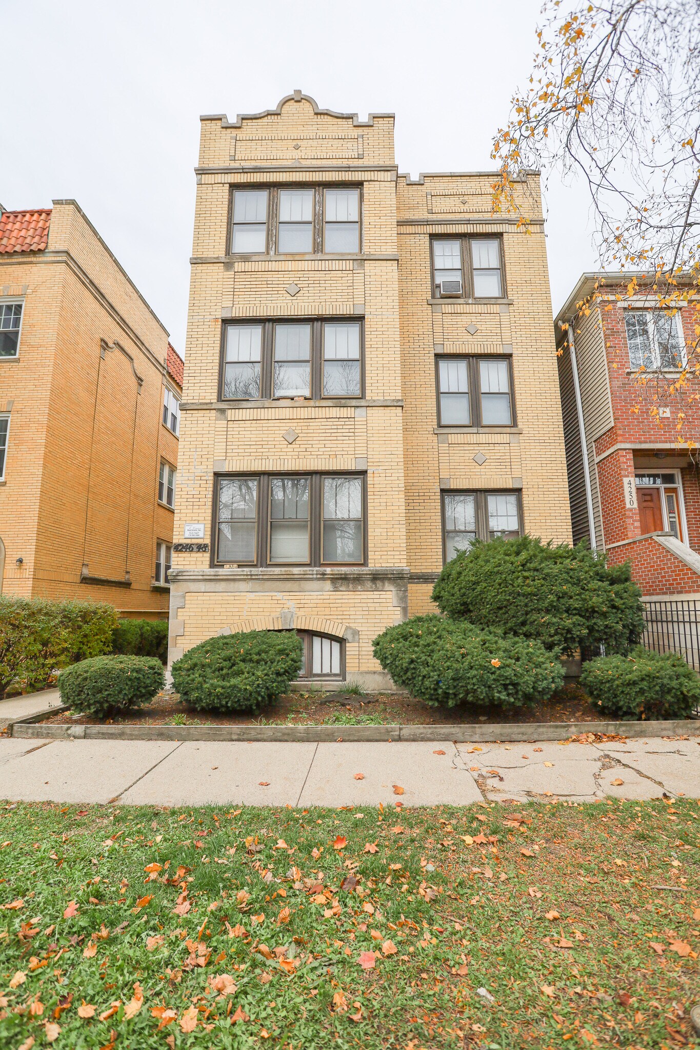 Building Photo - 4250 N Francisco Ave