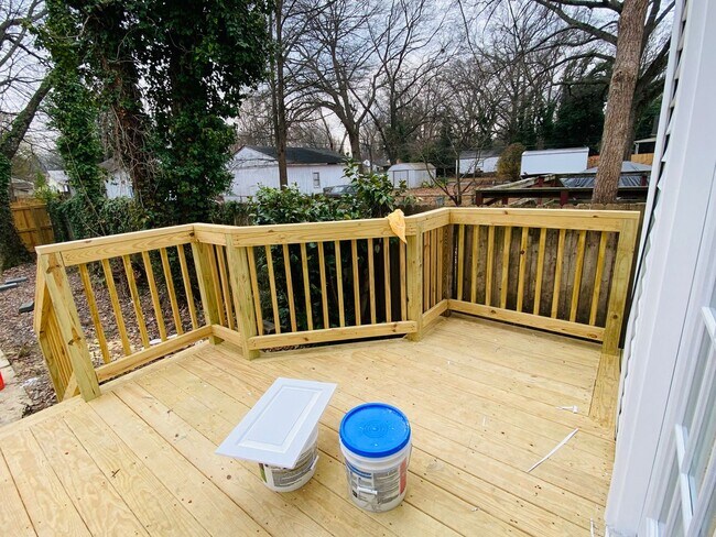 Building Photo - Very Spacious 5bdrm/2bth Bungalow Located in South Richmond w/Privacy Fenced Back Yard!!