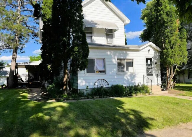 Primary Photo - 106 7th Ave S