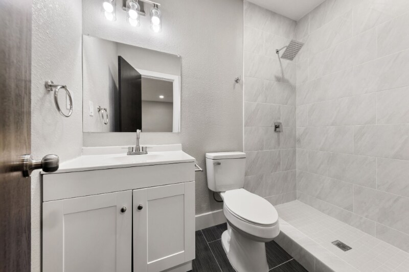 Building Photo - 605 Melrose Dr