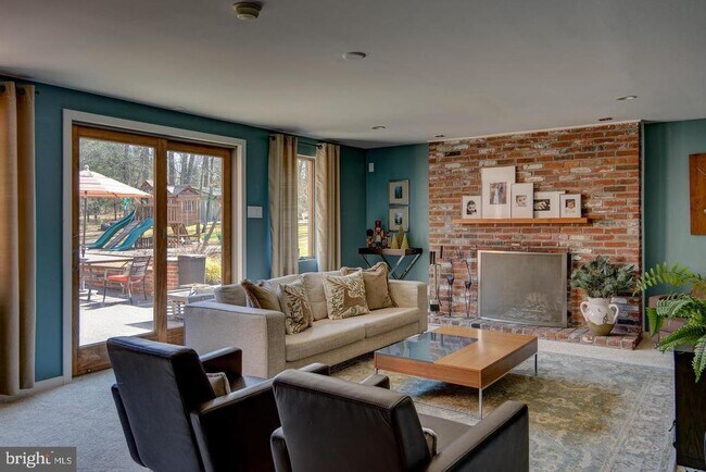 Building Photo - 1127 Winding Dr