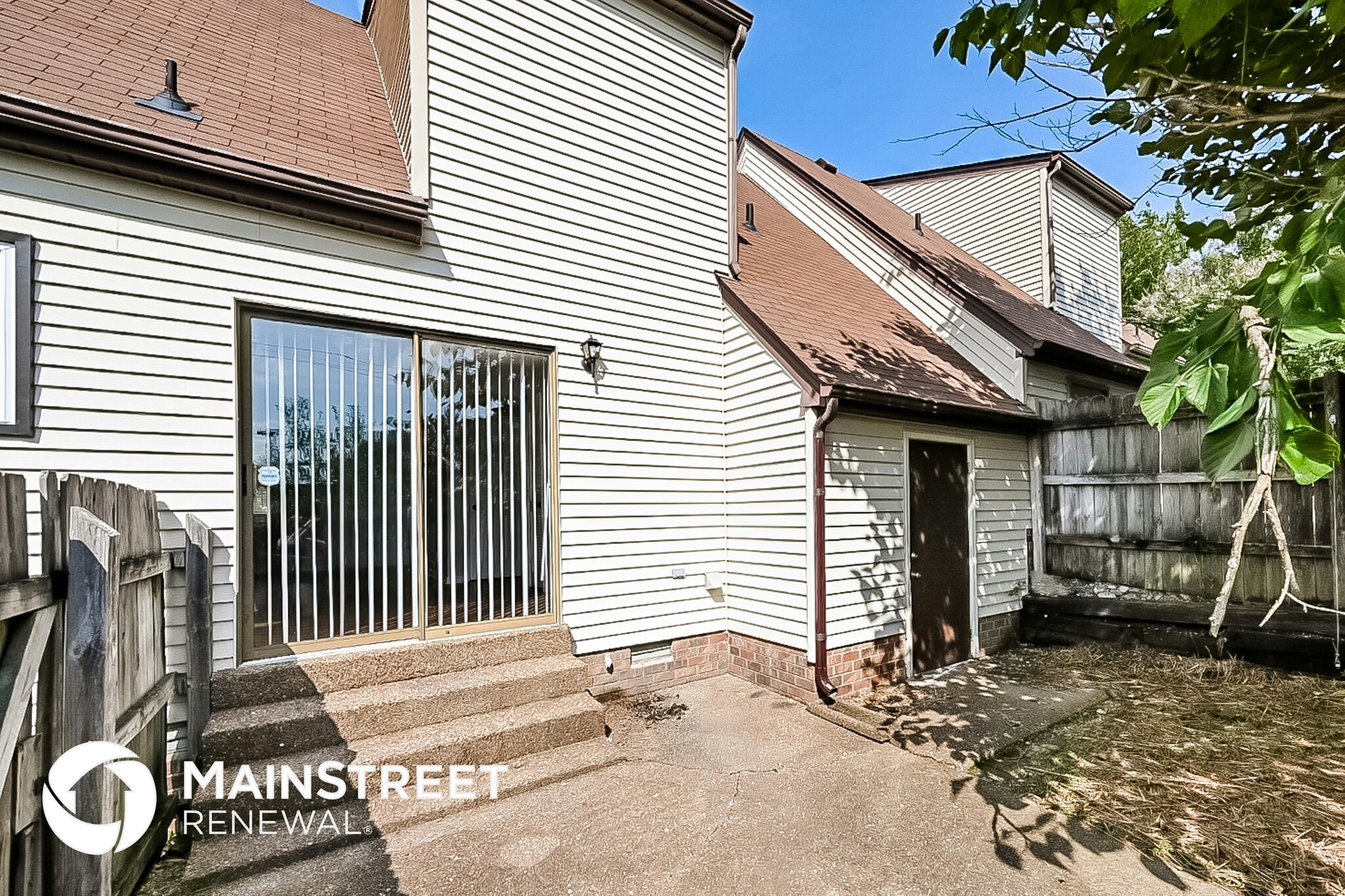 Building Photo - 3213 E Lake Dr