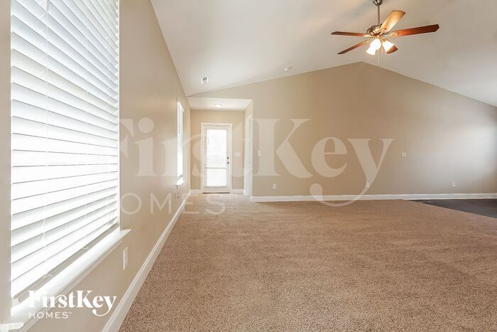 Building Photo - 2043 Village Ridge Cir