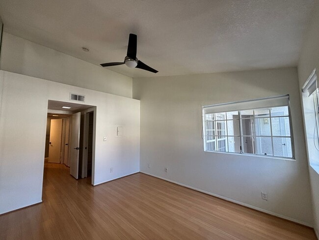 Building Photo - This stunning One-Bedroom One-Bathroom Condo in Laguna Niguel