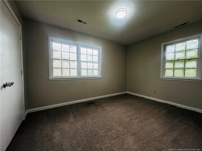 Building Photo - 5325 Trampas Ct