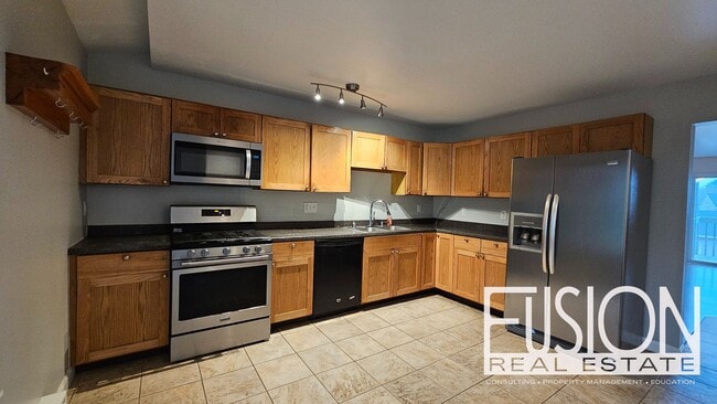 Building Photo - Bright, Spacious End-Unit Townhome in Premier South Burlington Neighborhood AVAILABLE NOW with $1...