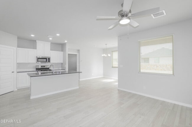 Building Photo - 13821 Madero Dr