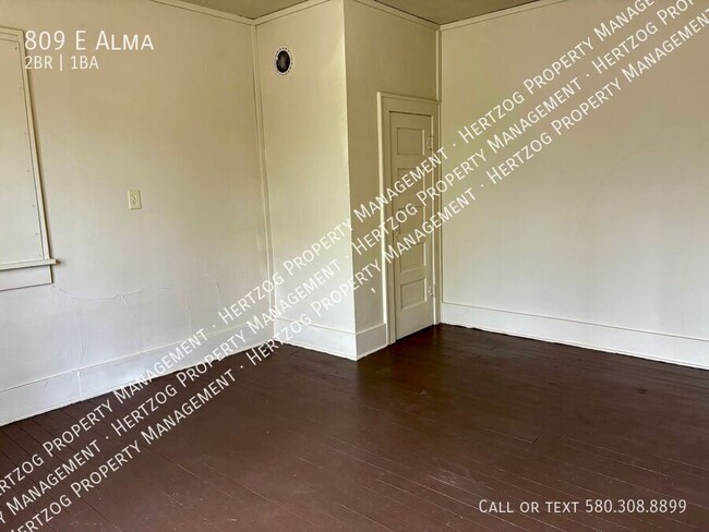 Building Photo - 809 E Alma-