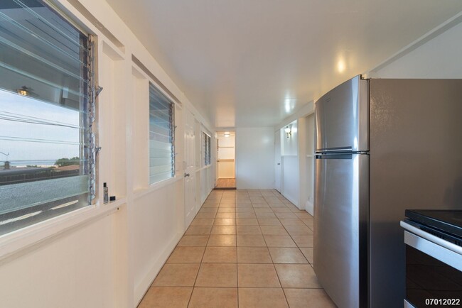 Building Photo - Available Feb 1st! 2BR/1BA in Makakilo! (K...