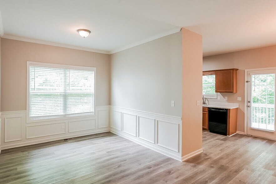 Building Photo - 657 Amberwood Dr