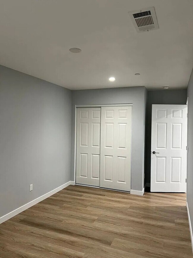 Building Photo - 2204 Conquista Ave