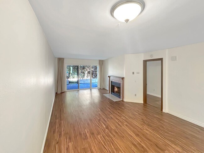 Building Photo - Amazing 2BR/2BA in the heart of UTC! Parki...